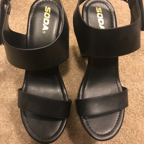 Soda Shoes - Black heel platforms by Soda